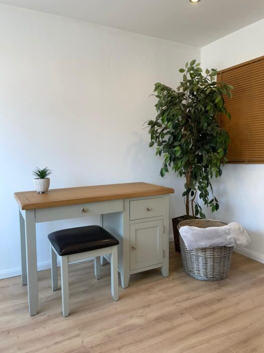 HAMPSHIRE DRESSING TABLE WITH STOOL HAMPSHIRE DRESSING TABLE WITH STOOL